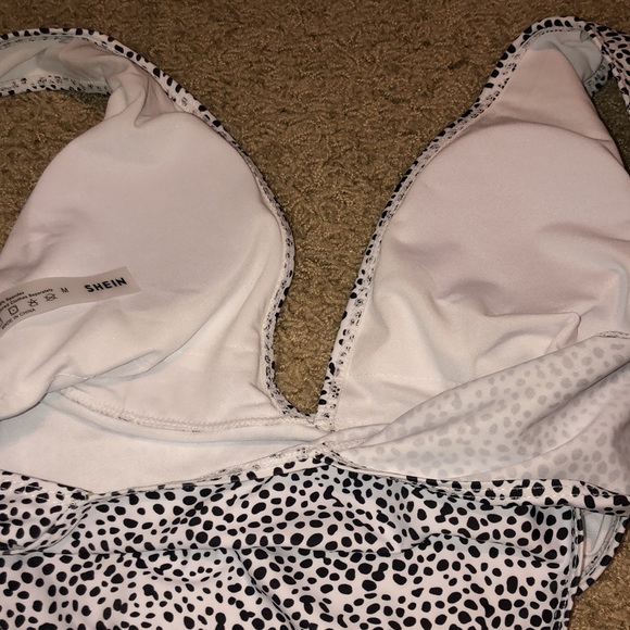 Low-cut one piece bathing suit! - Picture 5 of 6